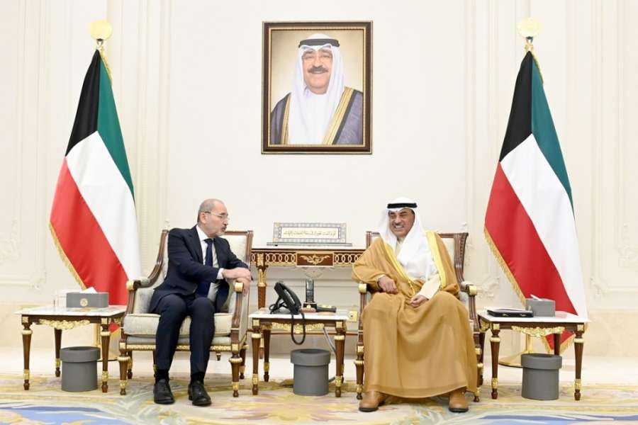 ولي عهد الكويت يستقبل الصفدي.. ماذا