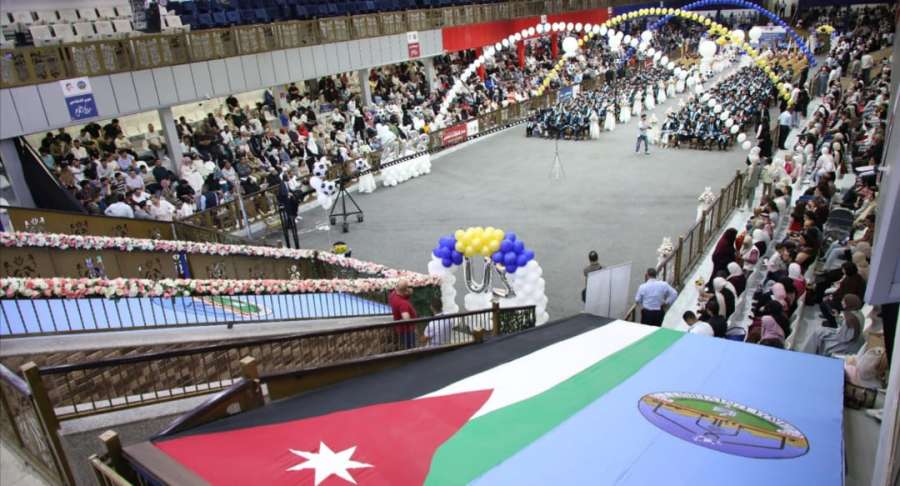 جامعة الزرقاء تختتم حفل تخريج فوج