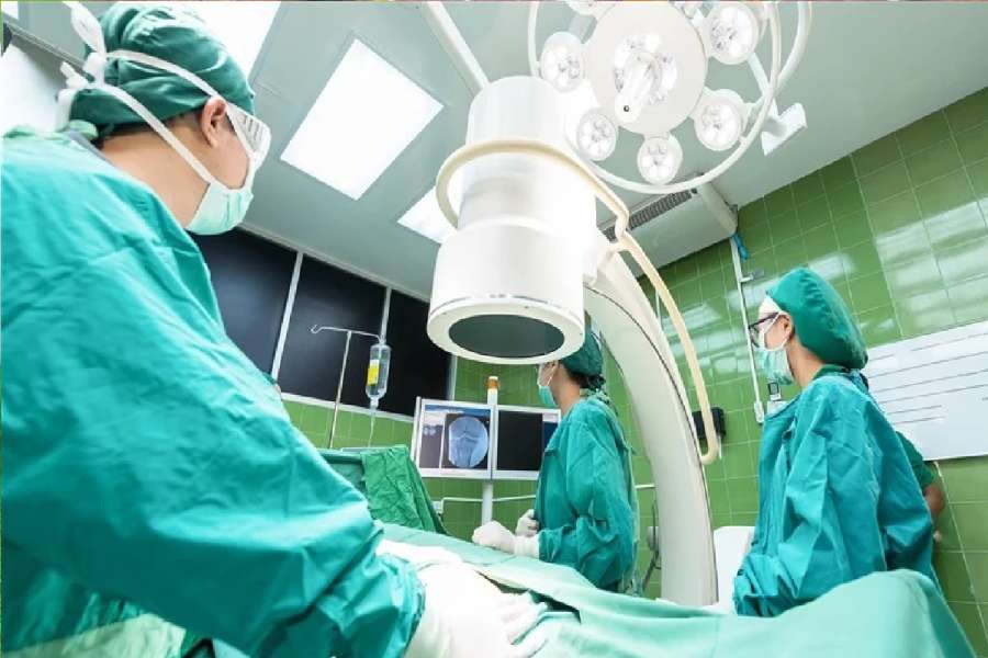 فضيحة رقص الأطباء داخل غرفة عمليات