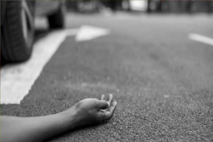 لا تفعلوا مثلهما.. انقلاب سيارة عروسين