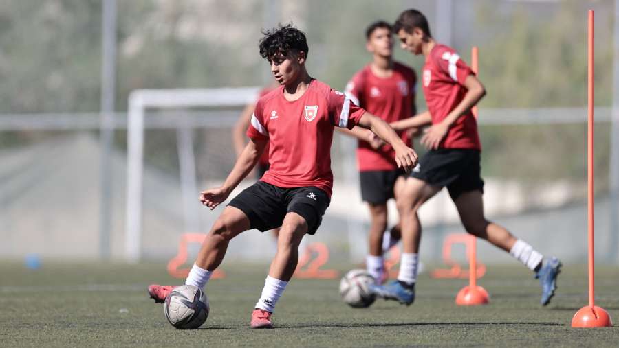 المنتخب الوطني تـ16 يواصل تدريباته ويقيم