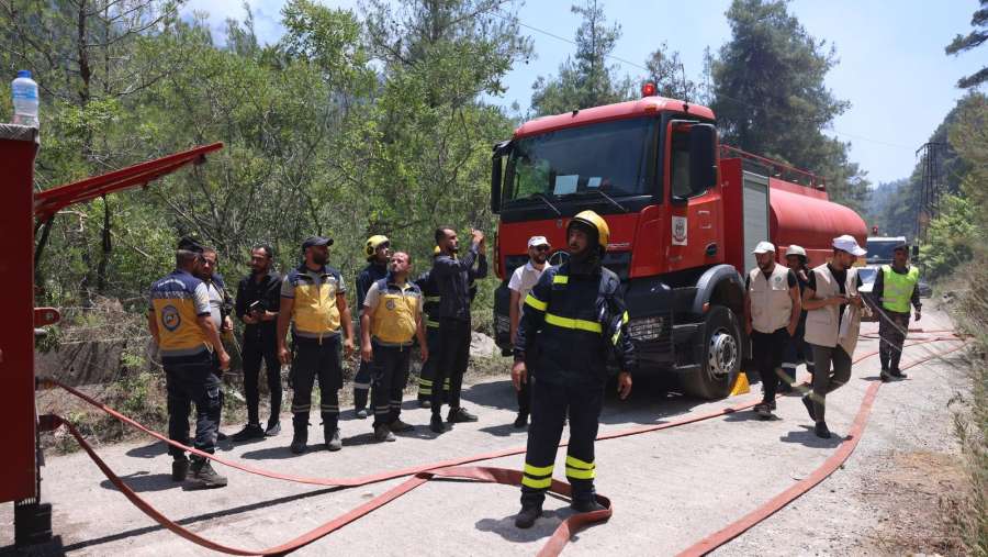 الدفاع المدني الأردني يسيطر على الحرائق