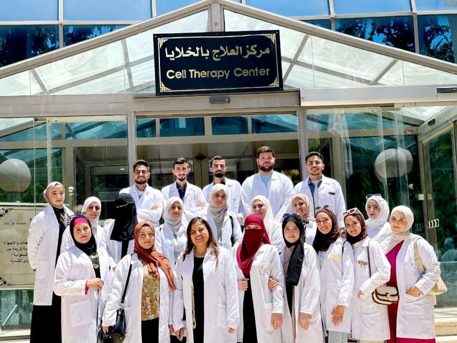 صيدلة الزرقاء تنظم زيارة علمية إلى