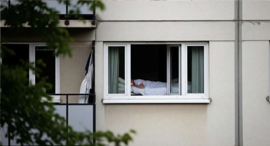 وفاة غريبة.. هندي تدحرج من سريره