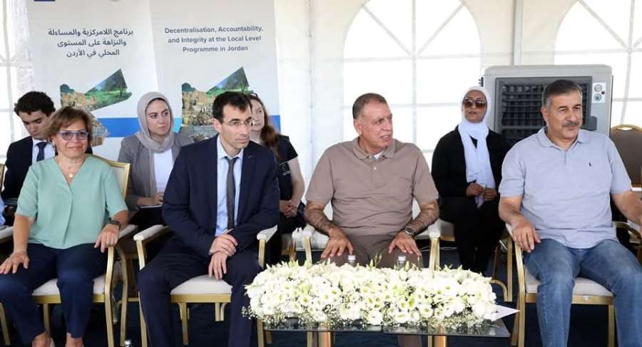 وزير الداخلية يفتتح مصنعا لإعادة تدوير