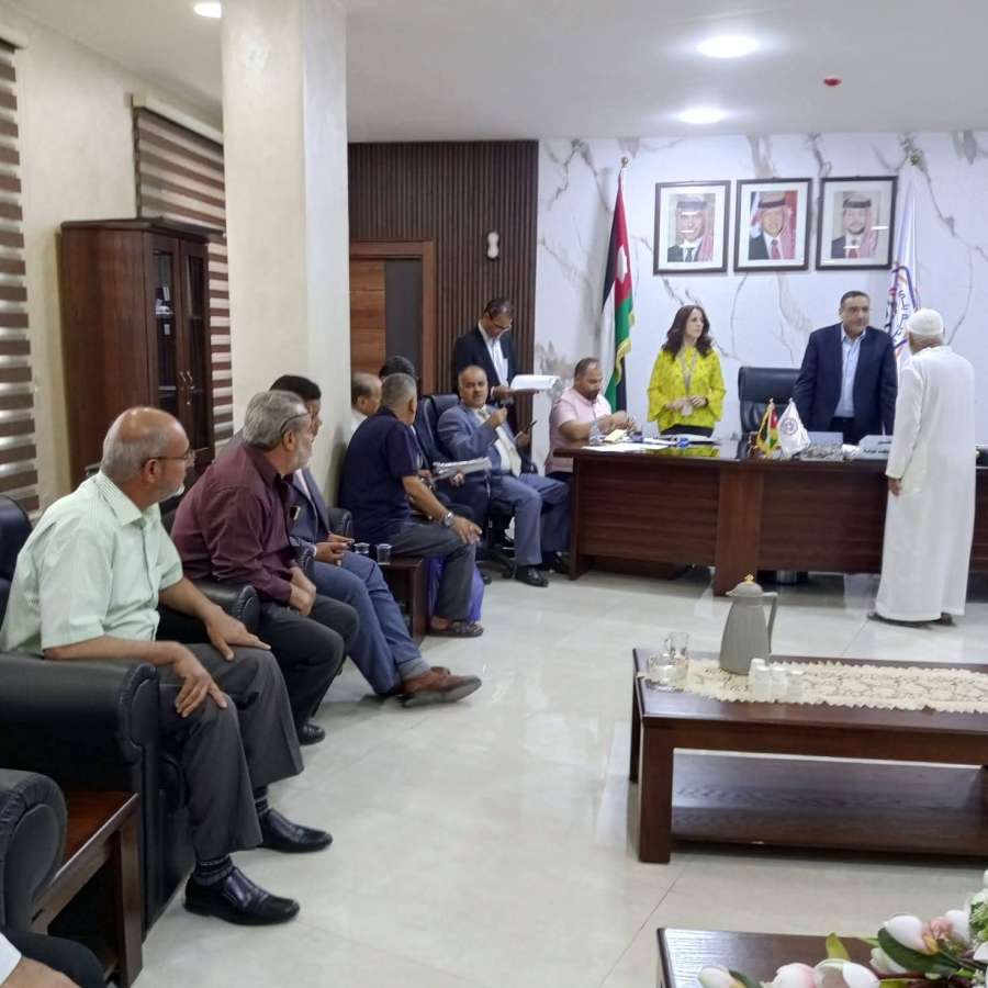 رئيس بلدية بني عبيد يبحث مطالب