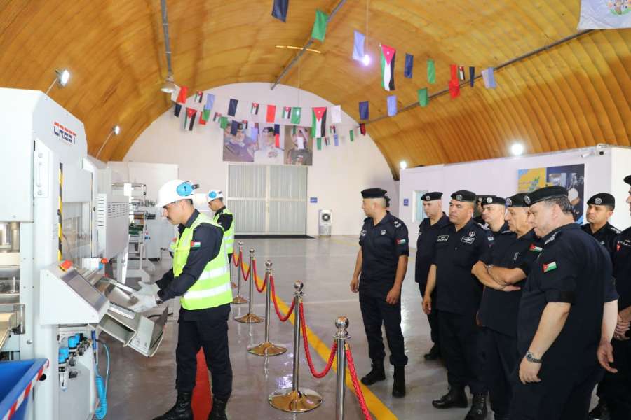 مدير الأمن يفتتح مصنع لوحات أرقام