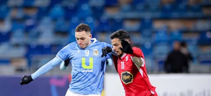 أب يواجه ابنه في افتتاح الدوري