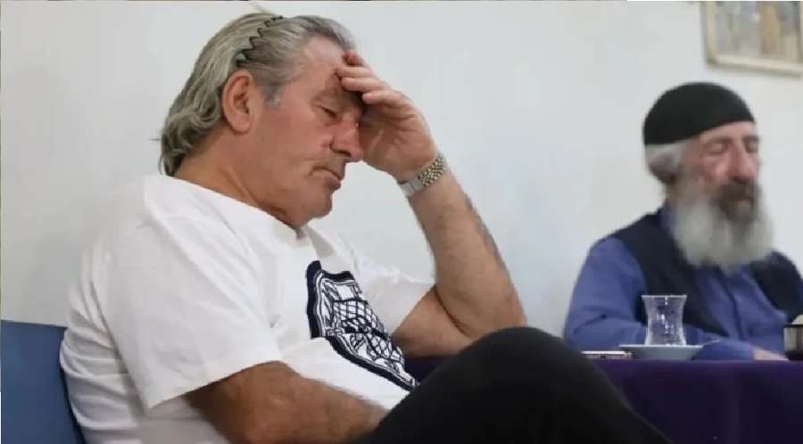 لغز المقهى الذي يغط زواره في