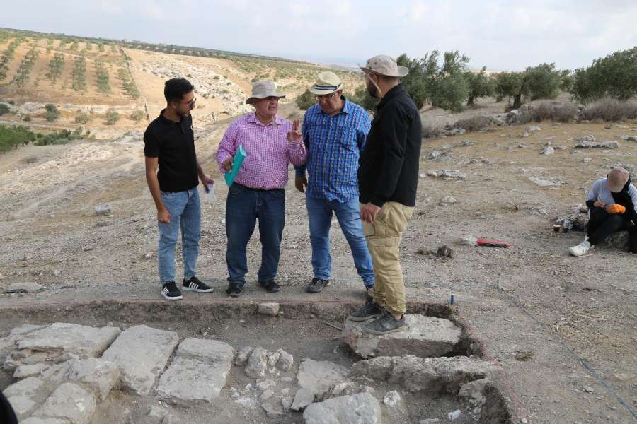 تنقيبات أثرية وتدريب ميداني في موقع