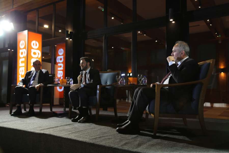 إنتاج تعقد اجتماعين مع وزير الاتصالات