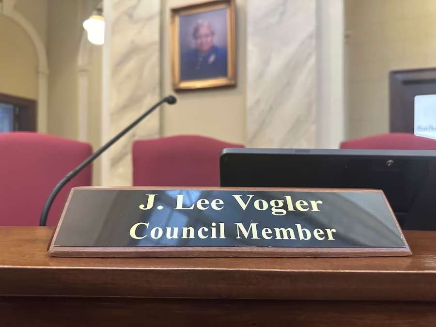 مجهول يضرم النار في عضو مجلس