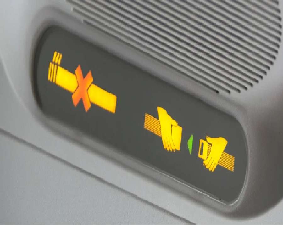 سيجارة إلكترونية تعطّل طائرة ساعتين