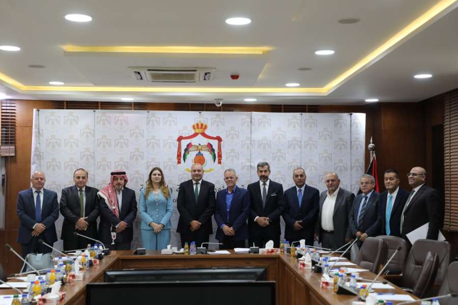 نافع يكتب: إضاءات على اجتماع وزارة