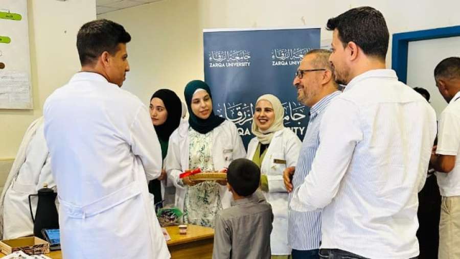 صيدلة الزرقاء تنظم يوما توعويا في