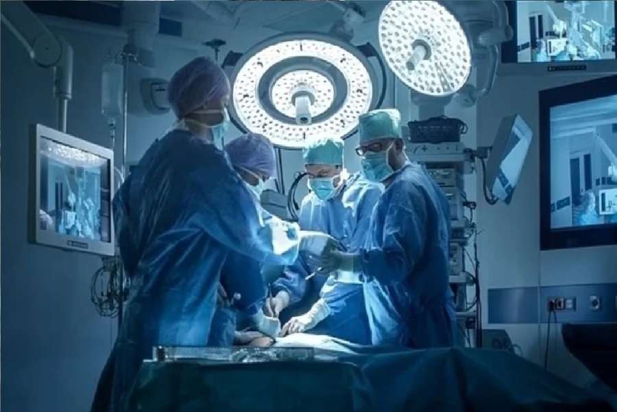 امرأة تستفيق من الغيبوبة قبل لحظات