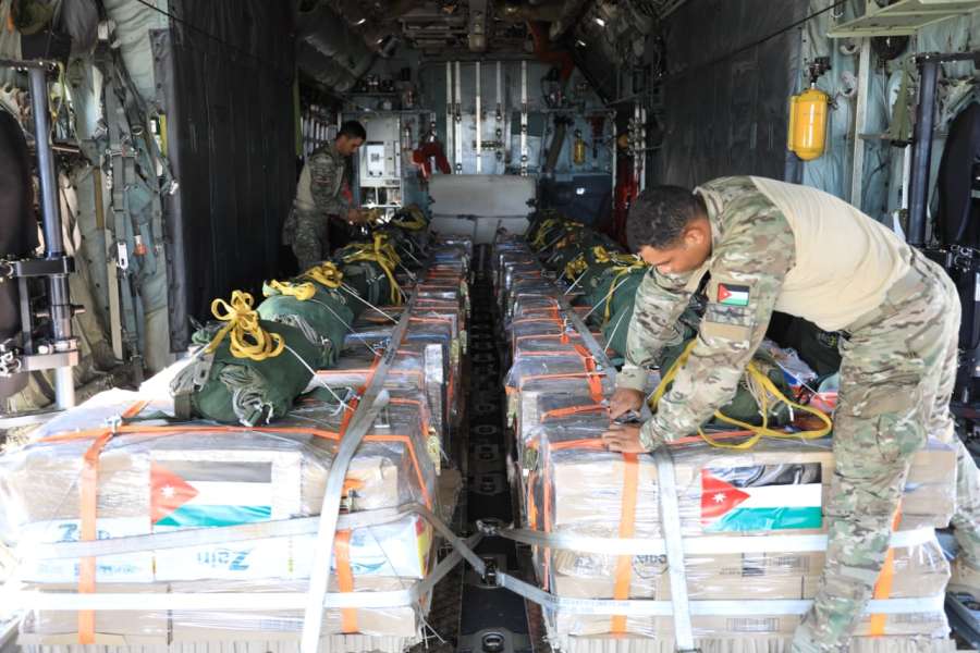 القوات المسلحة الأردنية تنفذ الإنزال 303