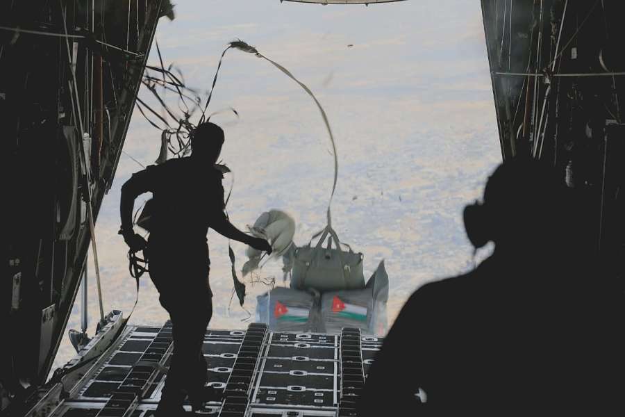 القوات المسلحة الأردنية تنفذ إنزالات جوية