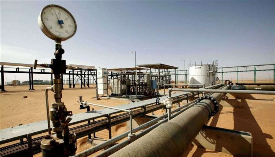 أسعار النفط تهبط مع ترقب السوق