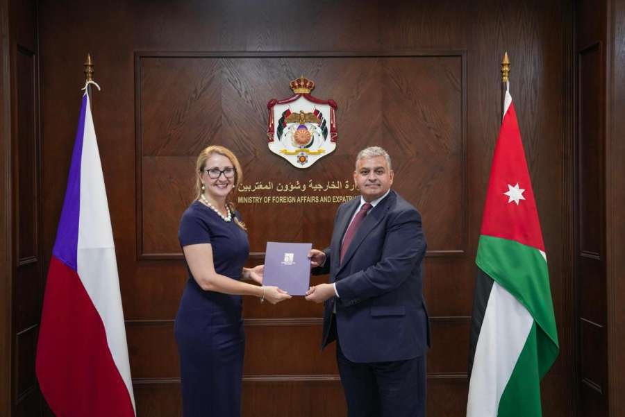 القطارنة يتسلم أوراق اعتماد سفيرة جمهورية