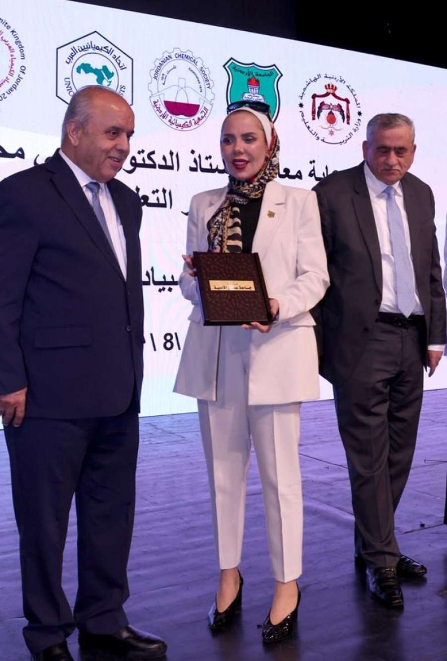 عمان الأهلية تشارك في أولمبياد الكيمياء