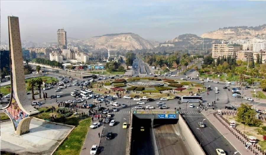 حصان هارب بعربة بطيخ يثير الفوضى