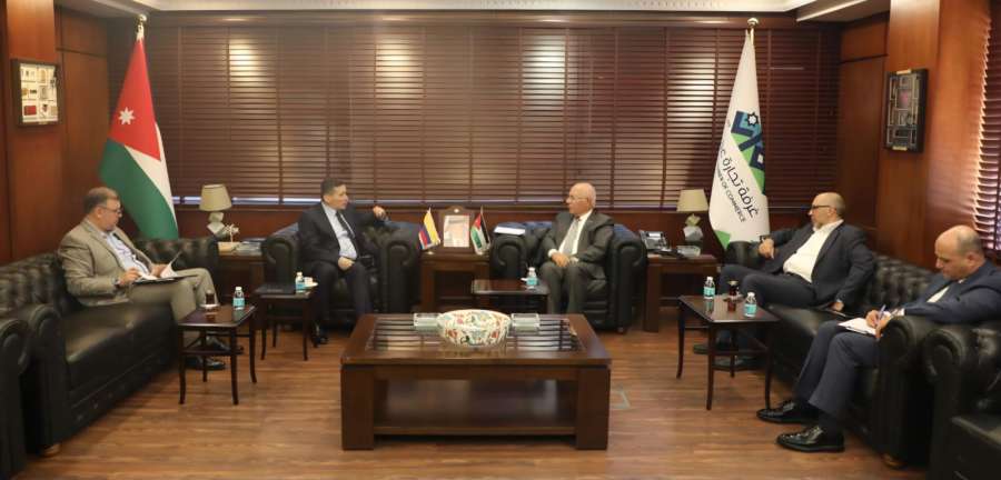 تجارة عمان تبحث مع سفير كولومبيا