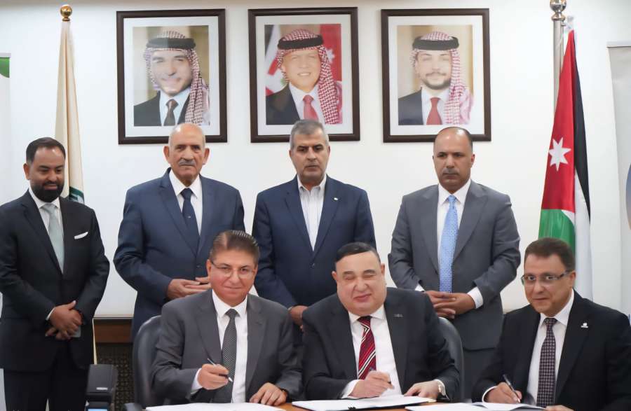 وزير الطاقة يشهد توقيع اتفاقيات لتزويد