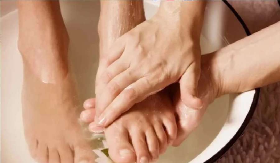 6 نصائح لتفادي تورّم القدمين خلال