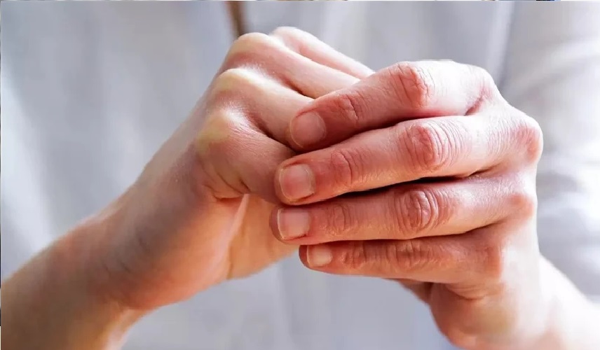 5 علامات على اليدين تشير إلى