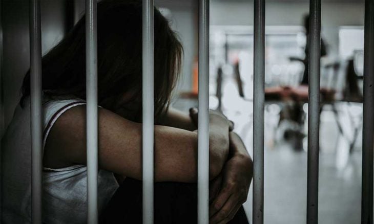 صدمة في دولة عربية.. شابة سجنت