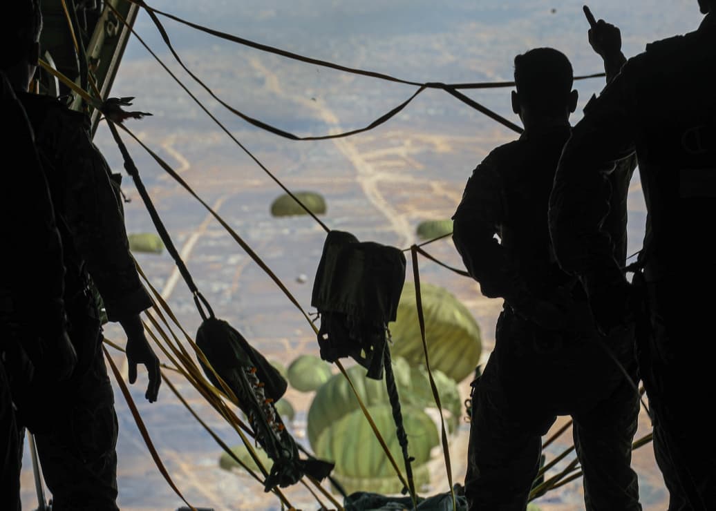 القوات المسلحة الأردنية تنفذ 10 إنزالات