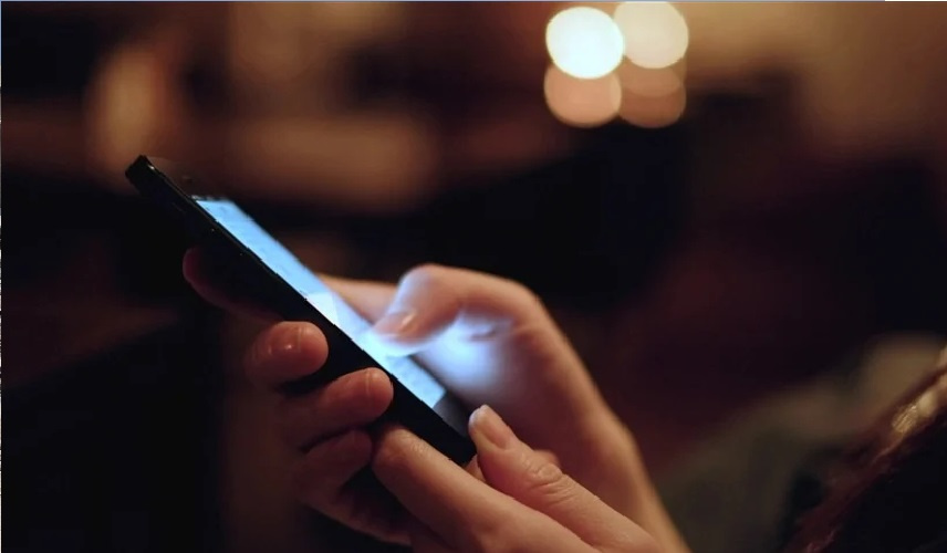 التحديق في الهاتف لمدة ساعة يسبب