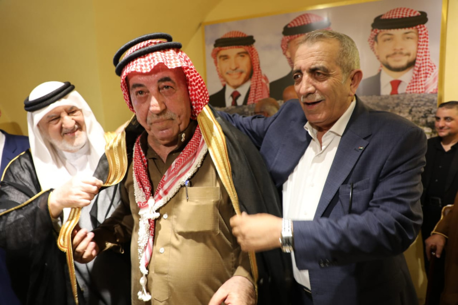 ضمن محاضراته الميدانية.. الرواشدة يكرم شخصيات