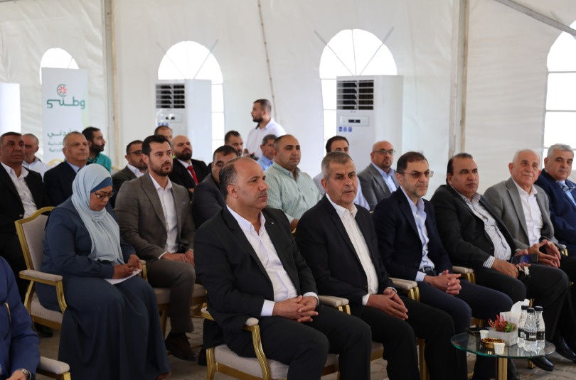 الخرابشة يفتتح أول محطة مستقلة لتعبئة