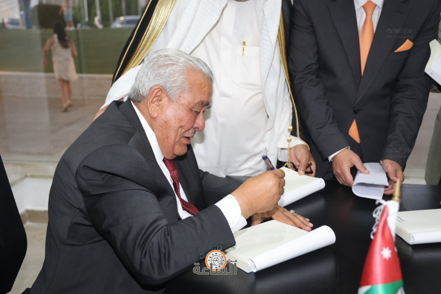 نفدت الثانية.. طبعة ثالثة لكتاب شذرات