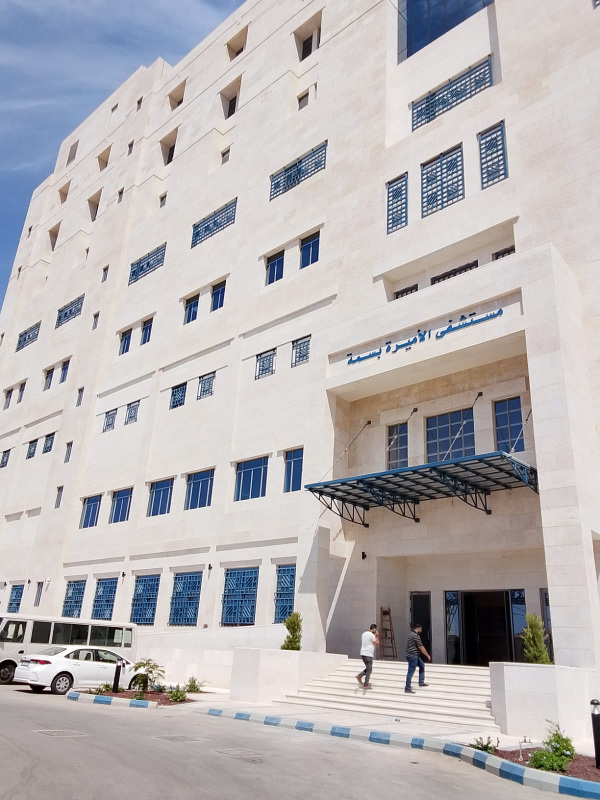 الظهيرات يحيي القائمين على افتتاح مستشفى