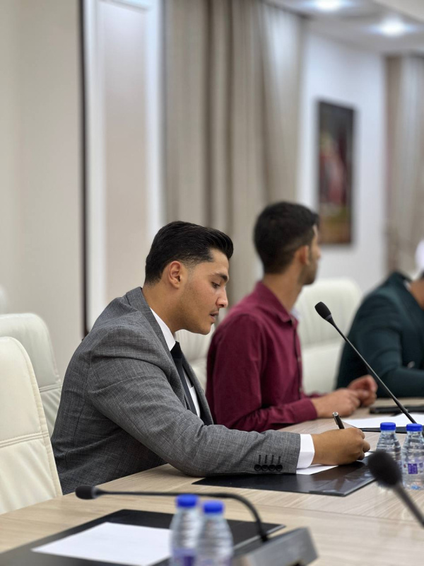 الطالب بني طه يشكر رئيس جامعة