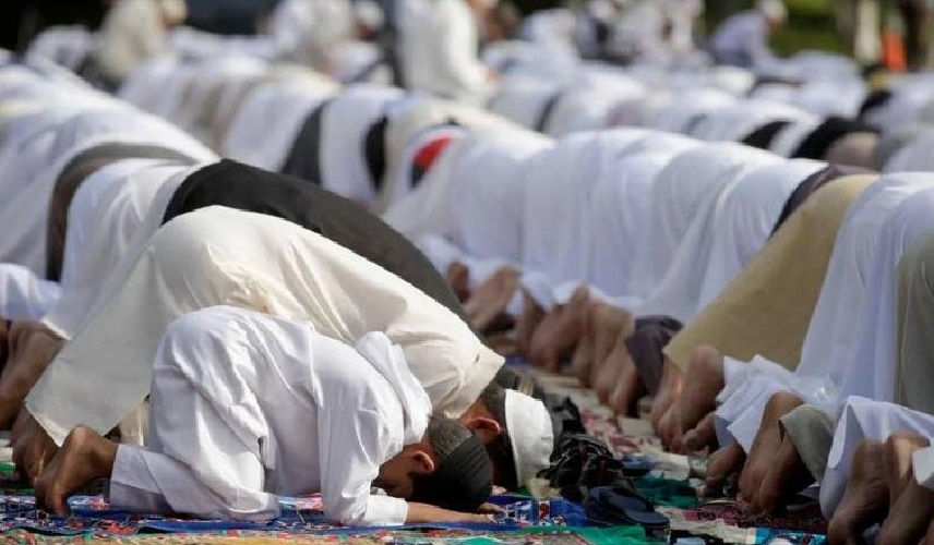 دخول جماعة من الناس بعدما انتهت