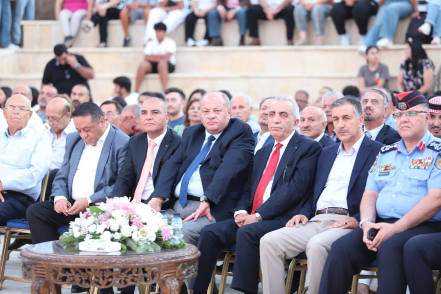 الرواشدة يوقد شعلة مهرجان الفحيص في