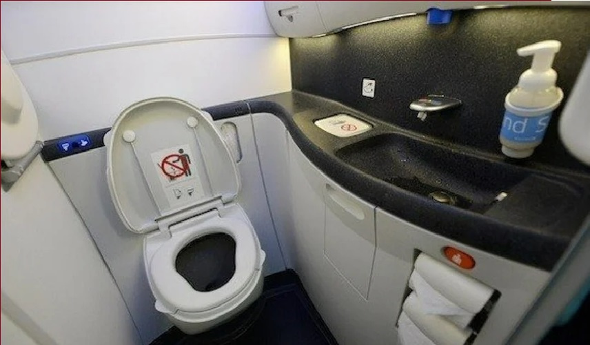 مراحيض الطائرات.. سلاح غير متوقع ضد