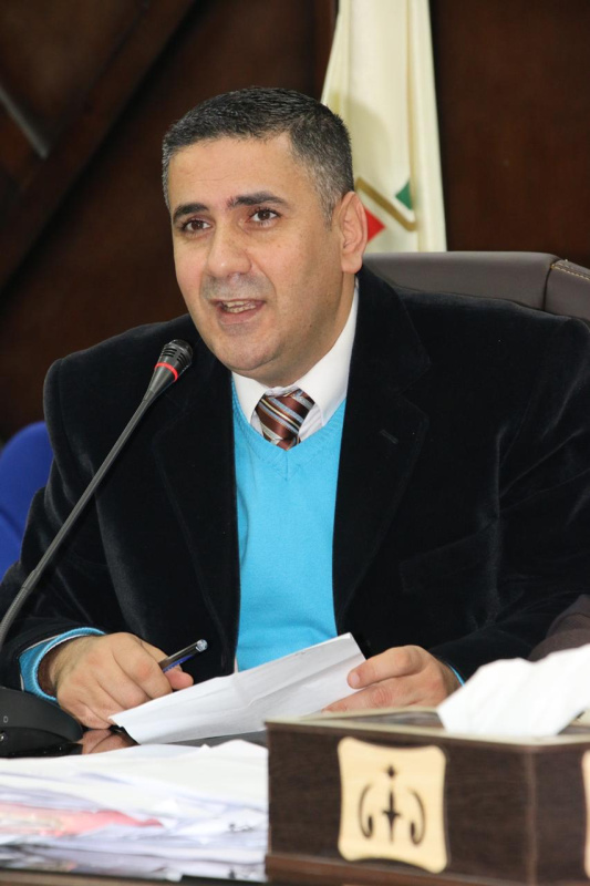 البطاينة انا احمل درجة البكالوريوس وسأترشح