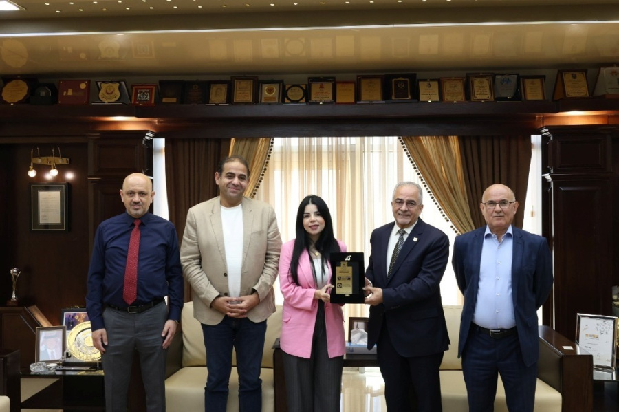 رئيس عمّان الأهلية يستقبل وفدا مصريا