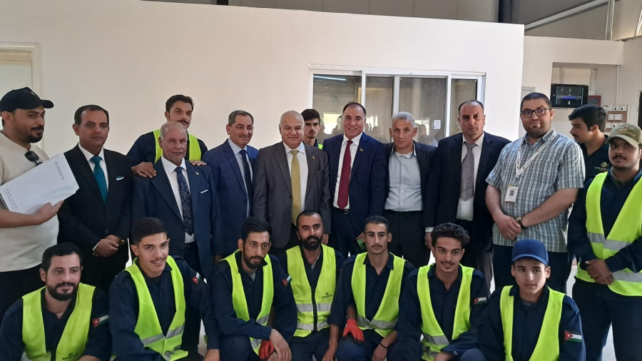 وزير العمل في جولة ميدانية في