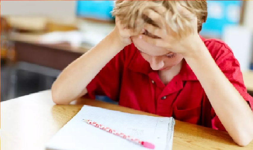 طرد آلاف الطلاب من المدارس البريطانية