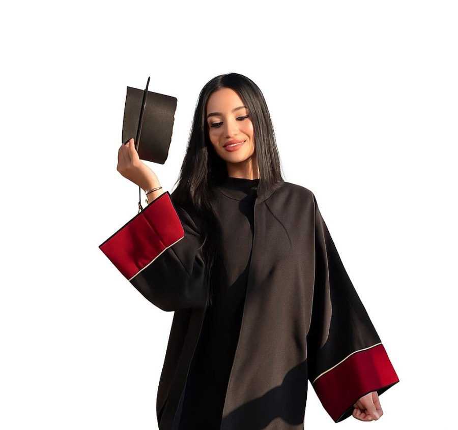 آل حمّاد يهنئون الطالبة المتفوقة المتميزة