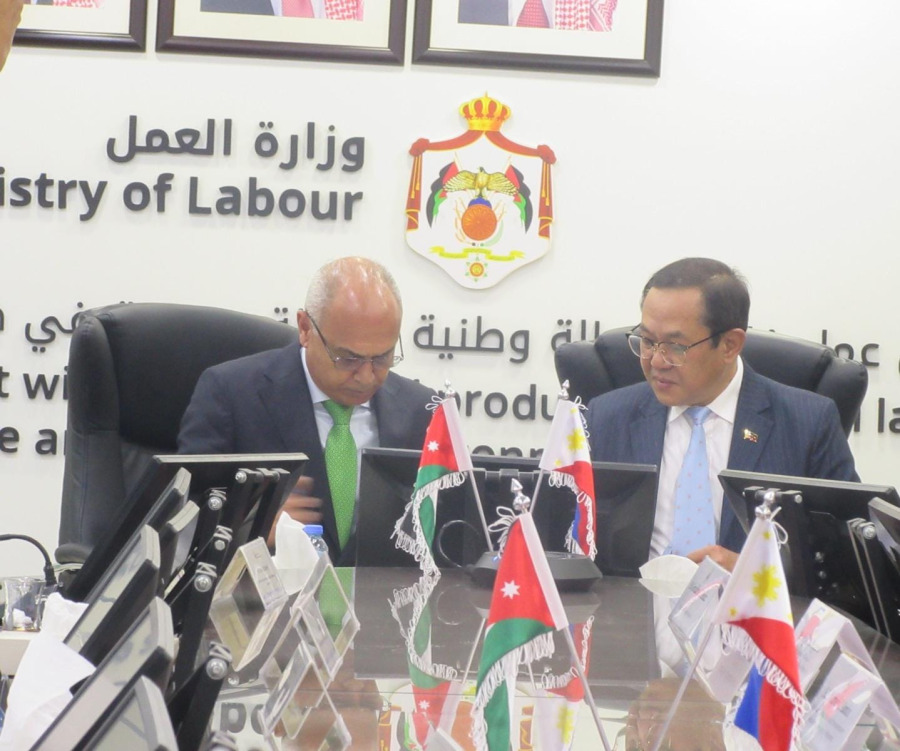وزارة العمل تبحث مع وزارة إدارة