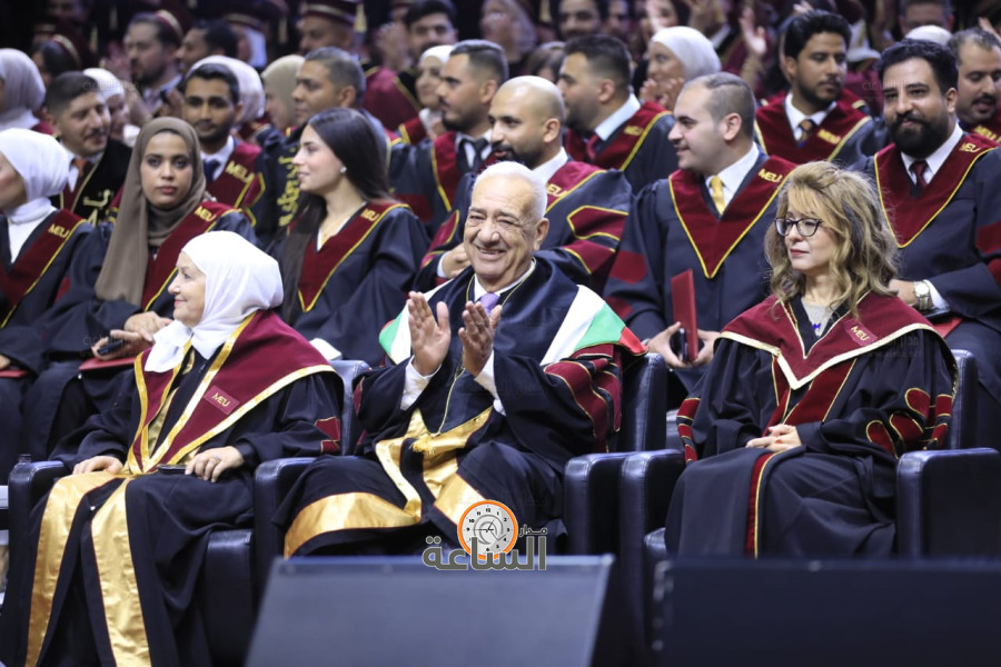 جامعة الشرق الأوسط تحتفل بتخريج فوجها