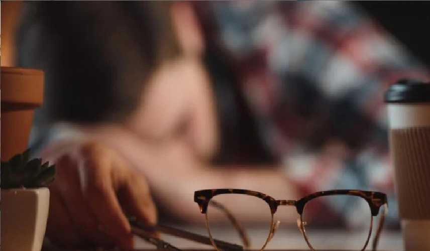 ما سبب ضبابية الرؤية في الصباح؟