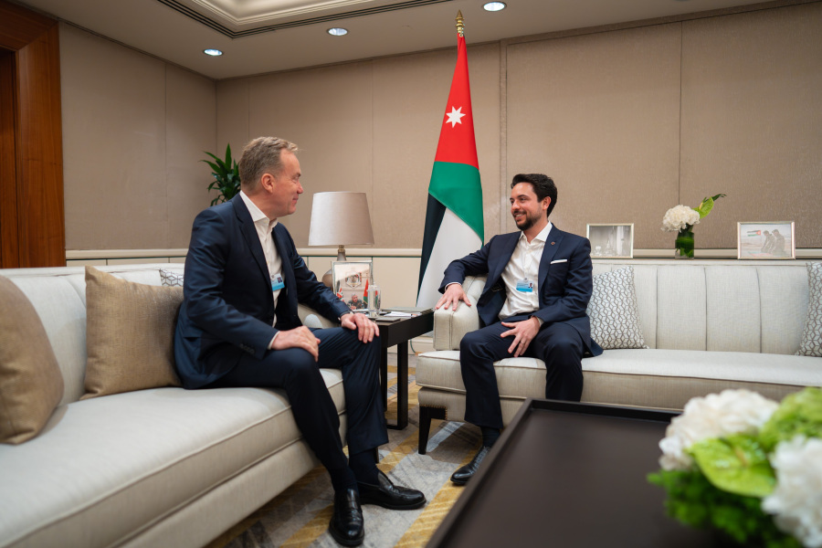 ولي العهد يلتقي رئيس المنتدى الاقتصادي